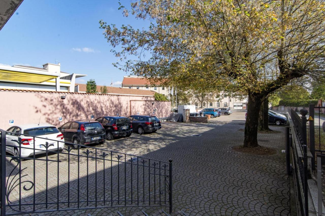 V12 Apartments - Vittoria 12 Новара Экстерьер фото